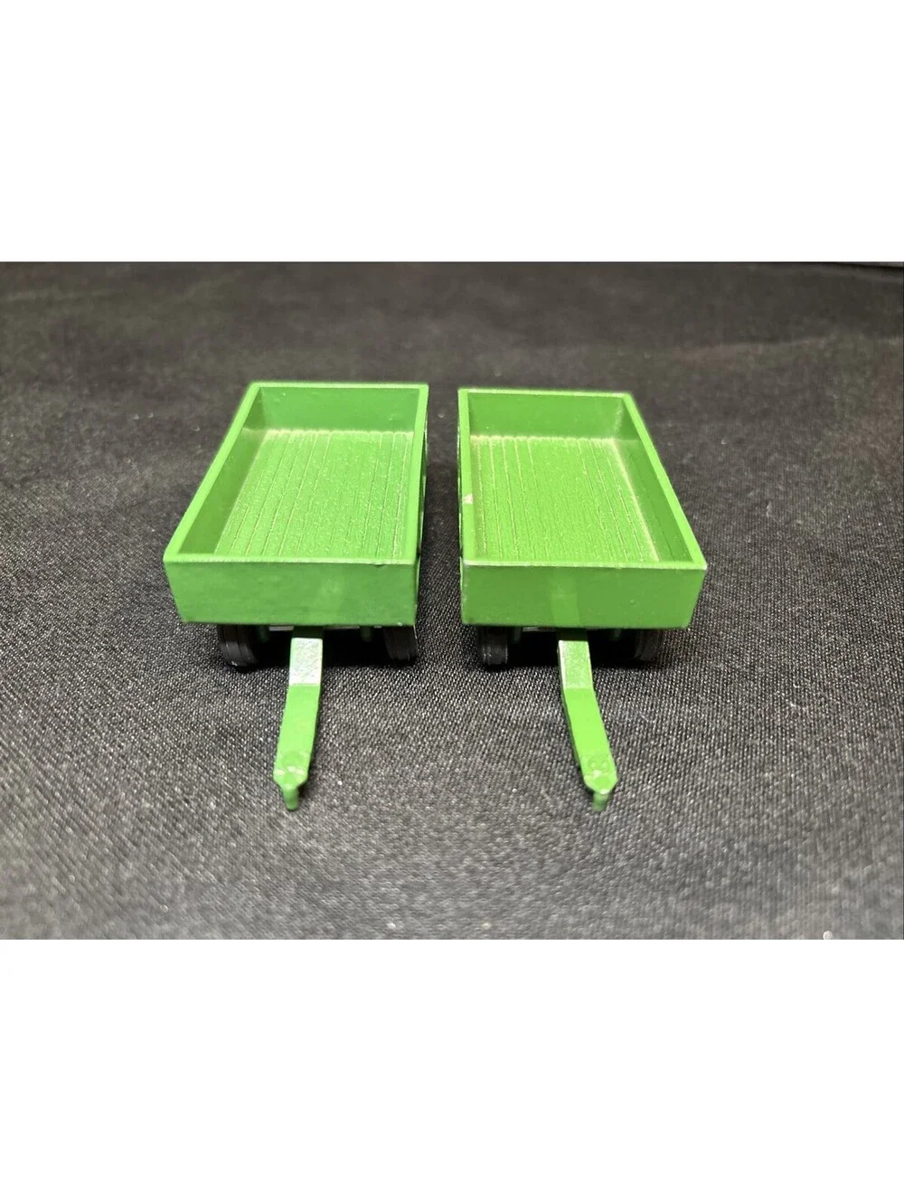 Set of 2 Vintage Ertl 1/64 John Deere Die-cast Trailers 0599D Great Condition